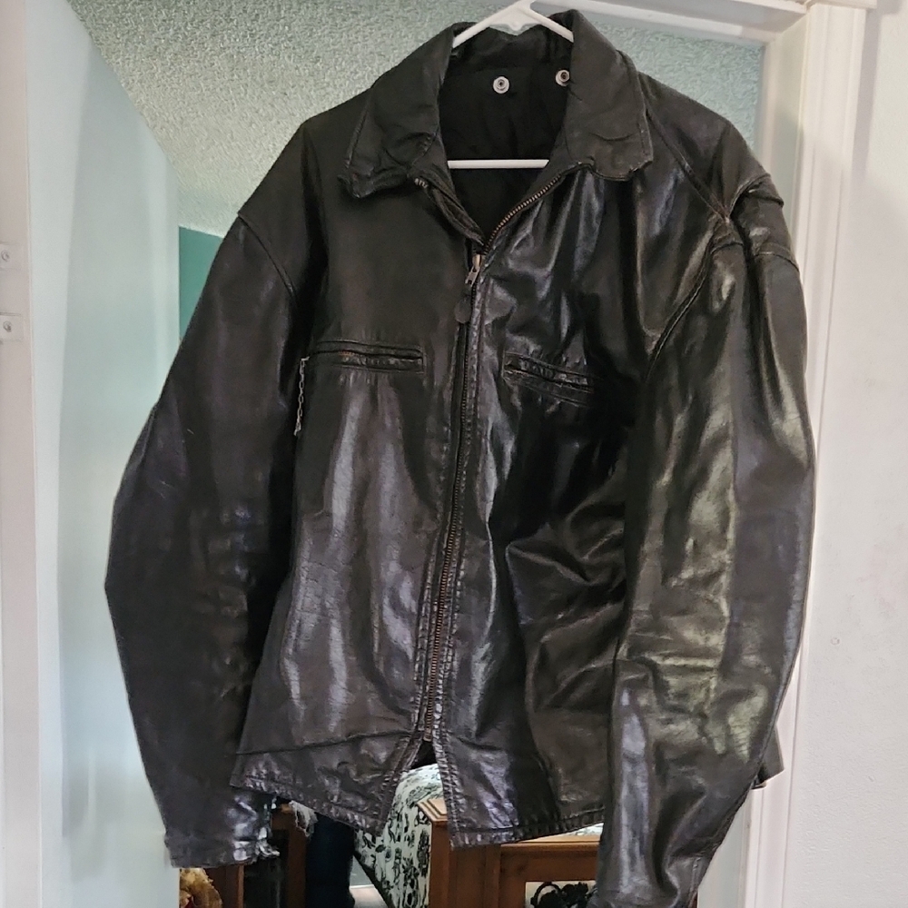 Men's Vintage Sleek Black Leather Jacket